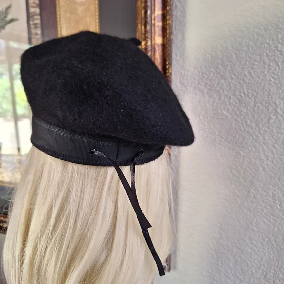 Classic Black Beret - Picture 3 of 4